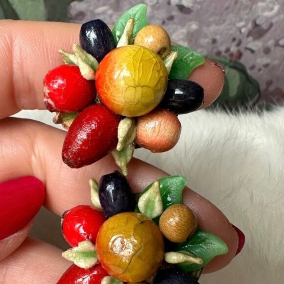 RARE Vintage 1940s Multi-Color Painted Wooden Bead Clip-on Earrings - Picture 3 of 4